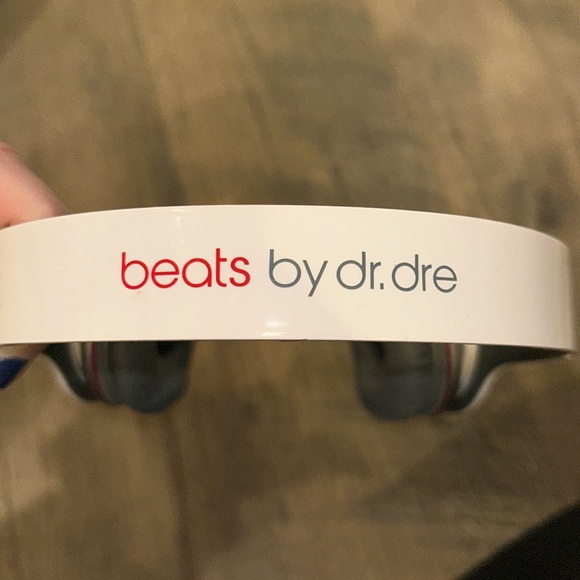 Beats by Dr. Dre White Headphones Solo HD - Picture 6 of 11
